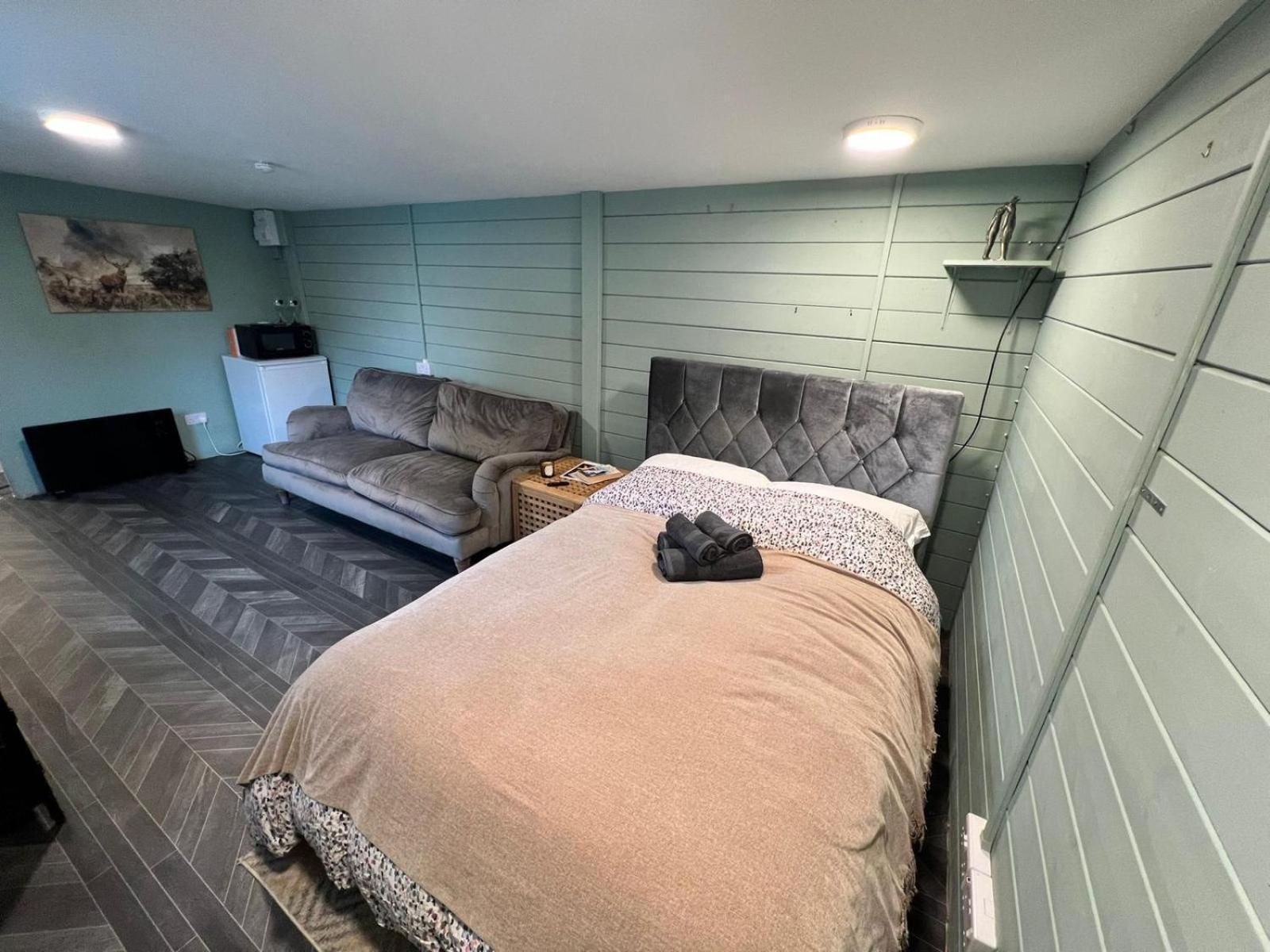 Cozy Cabin Independent Ensuite 길드포드 외부 사진